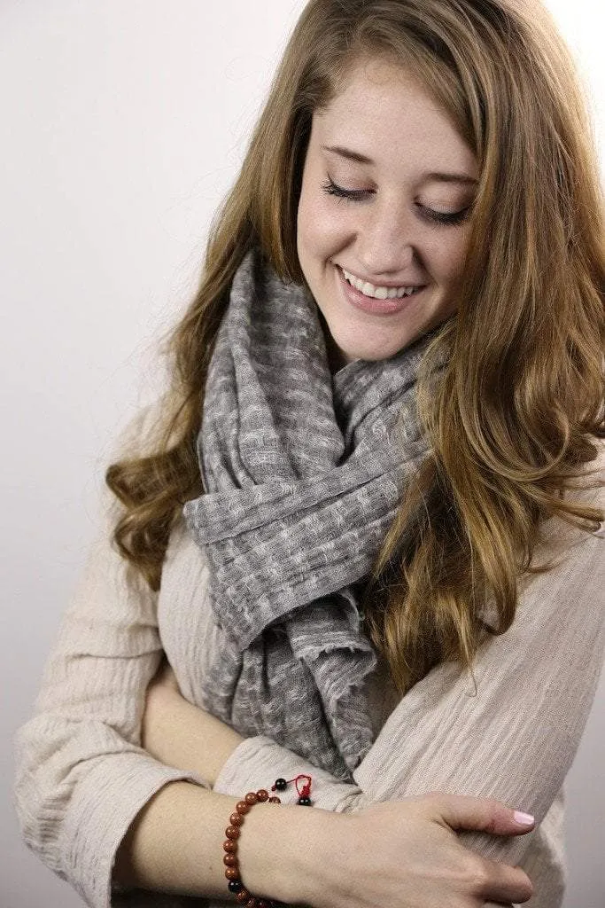 100% Cashmere Scarf in Textured Grey