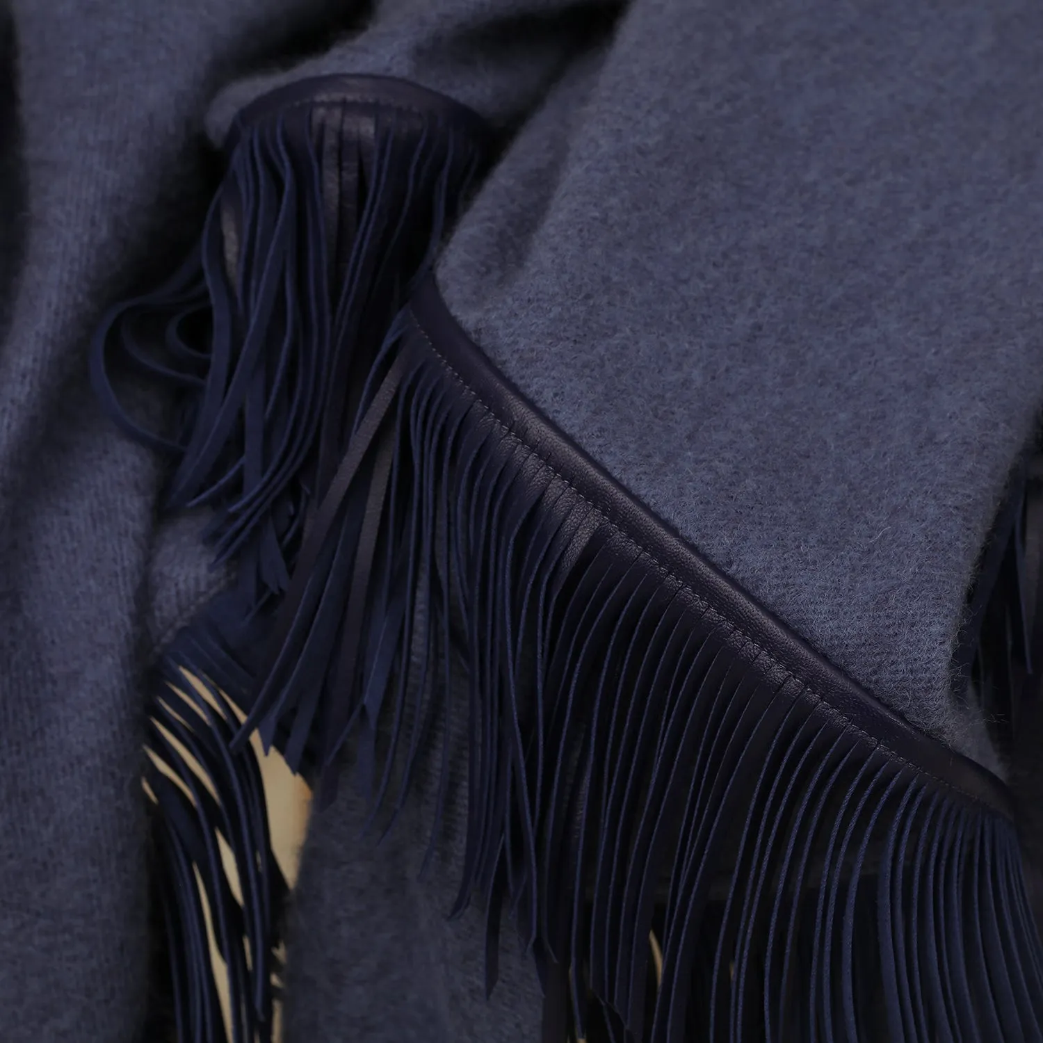 Cashmere shawl with nappa fringe