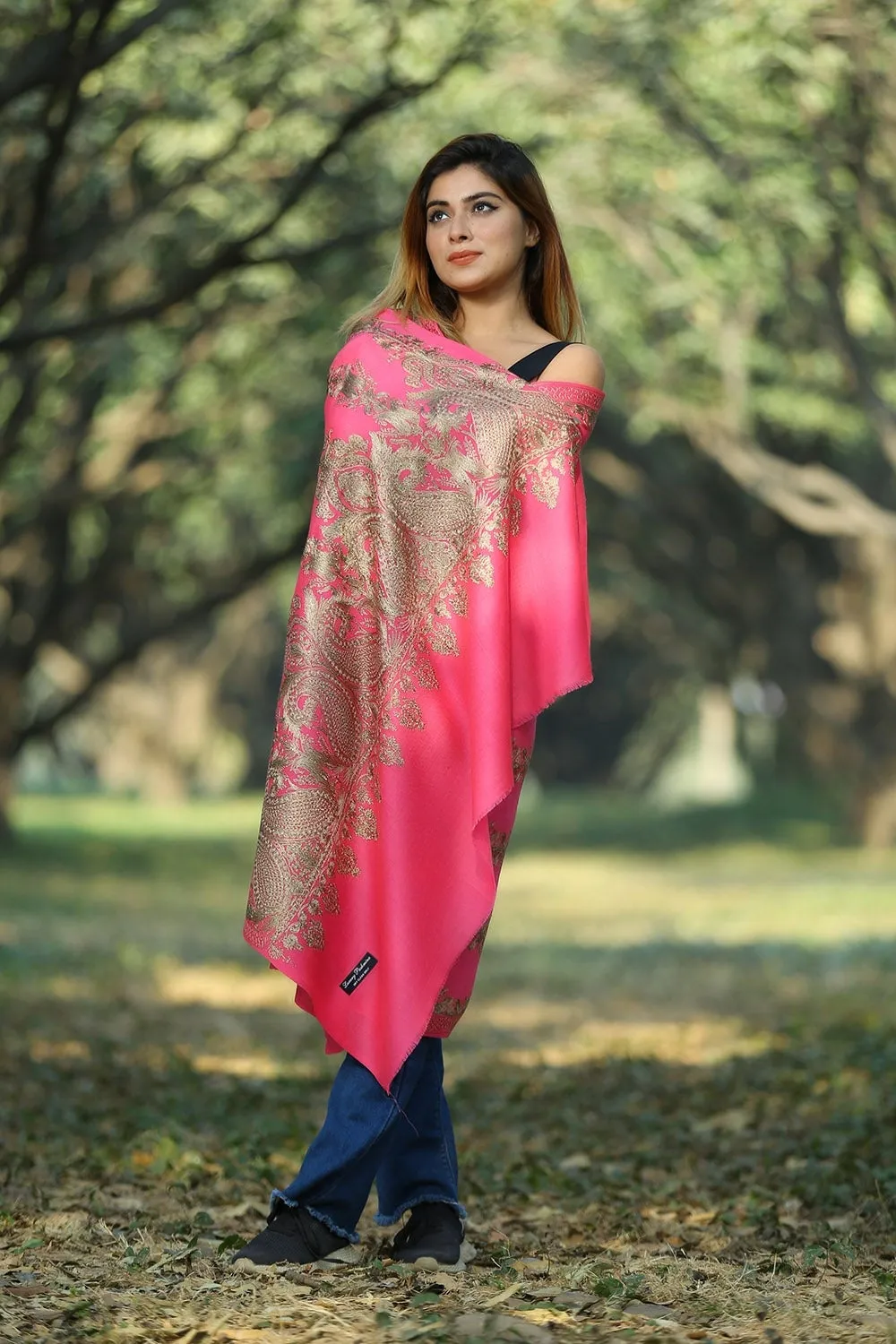 CHARMING SALMON PINK COLOUR SHAWL DEFINES FEMINISM AND ADDS GLAMOUR