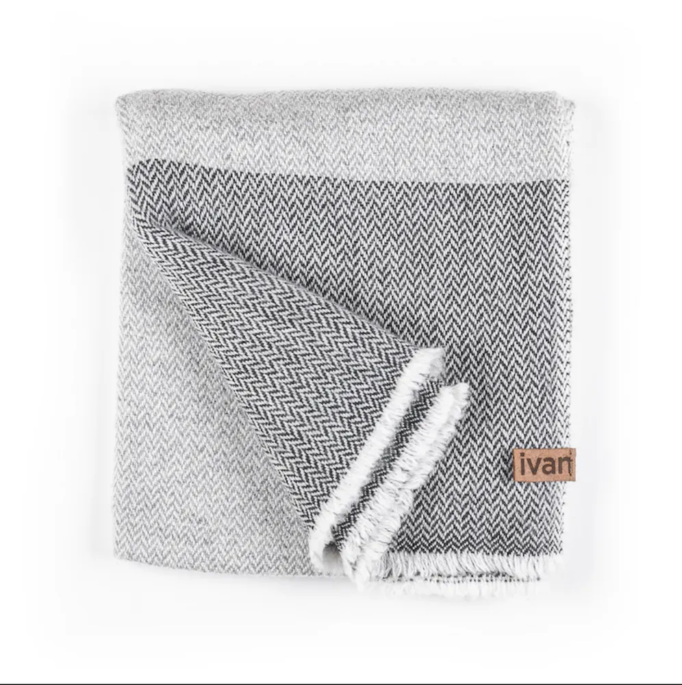 LIGHTWEIGHT CASHMERE SCARF