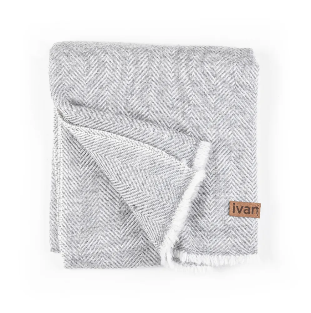 LIGHTWEIGHT CASHMERE SCARF