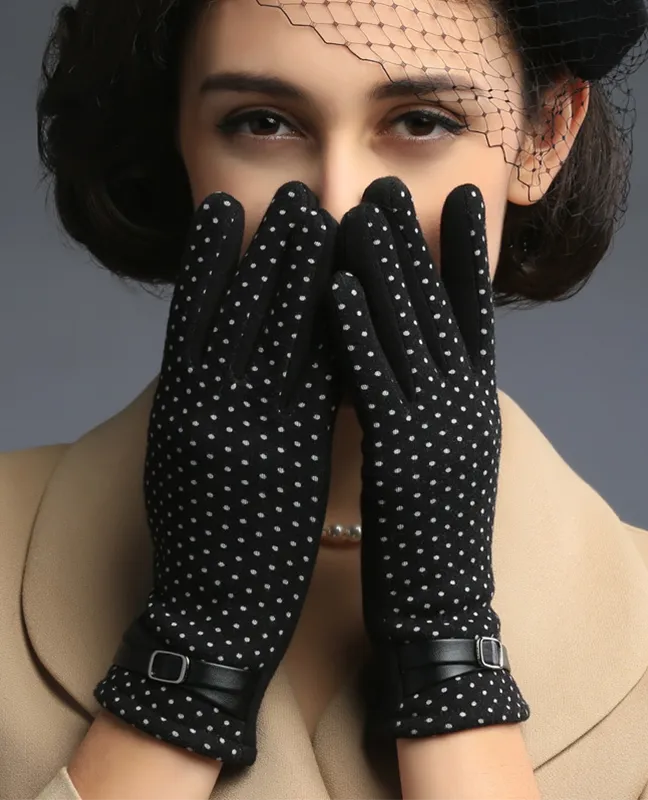 Plush Houndstooth Glove