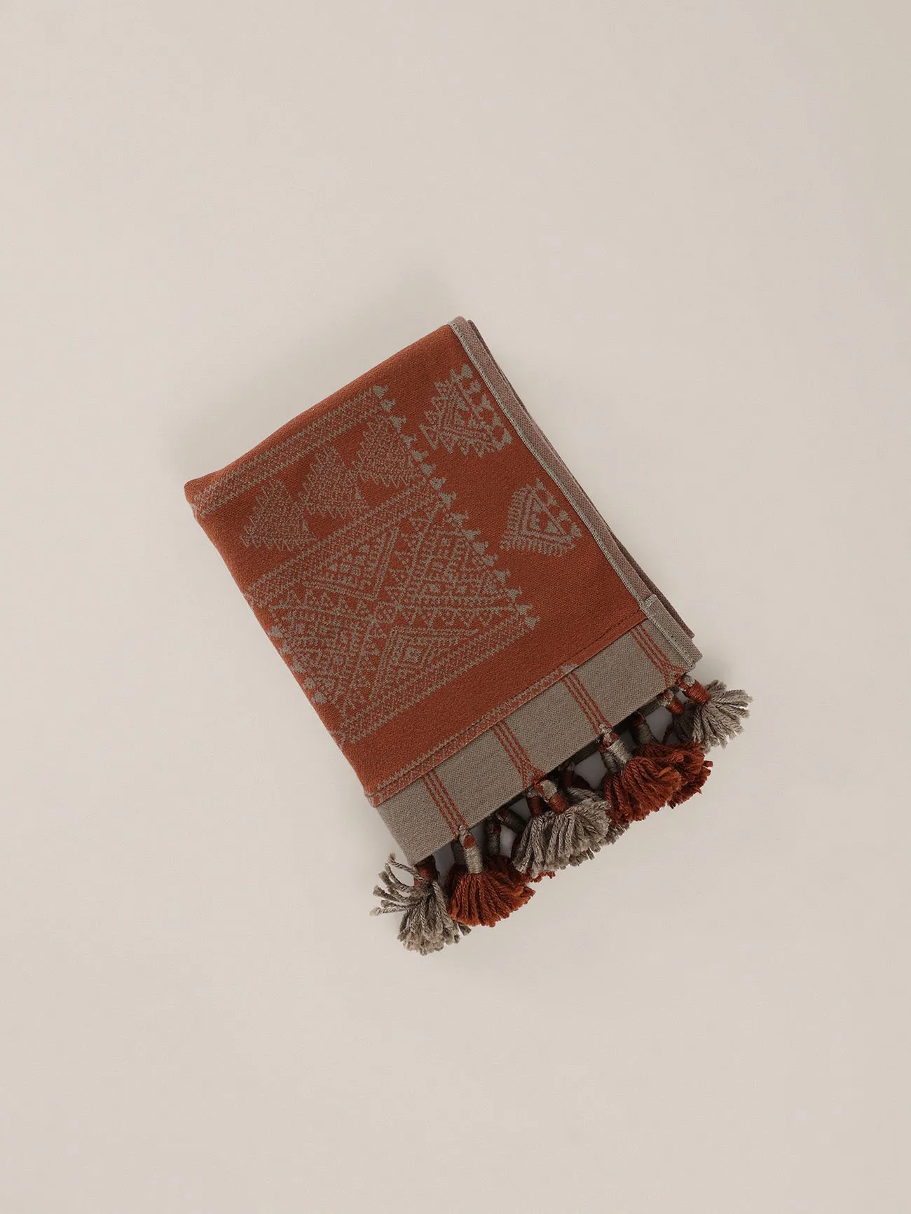 Scarf in patterned jacquard with tassels